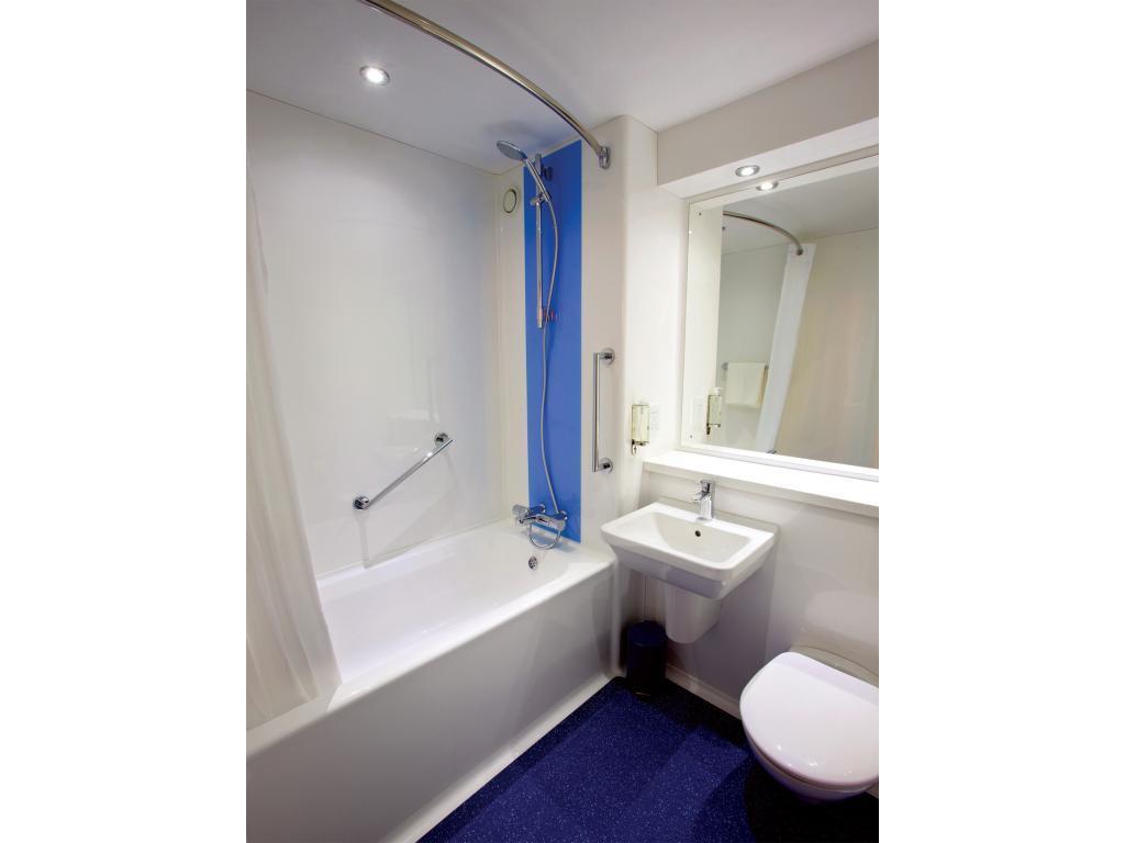 Travelodge Stratford Alcester Exterior photo