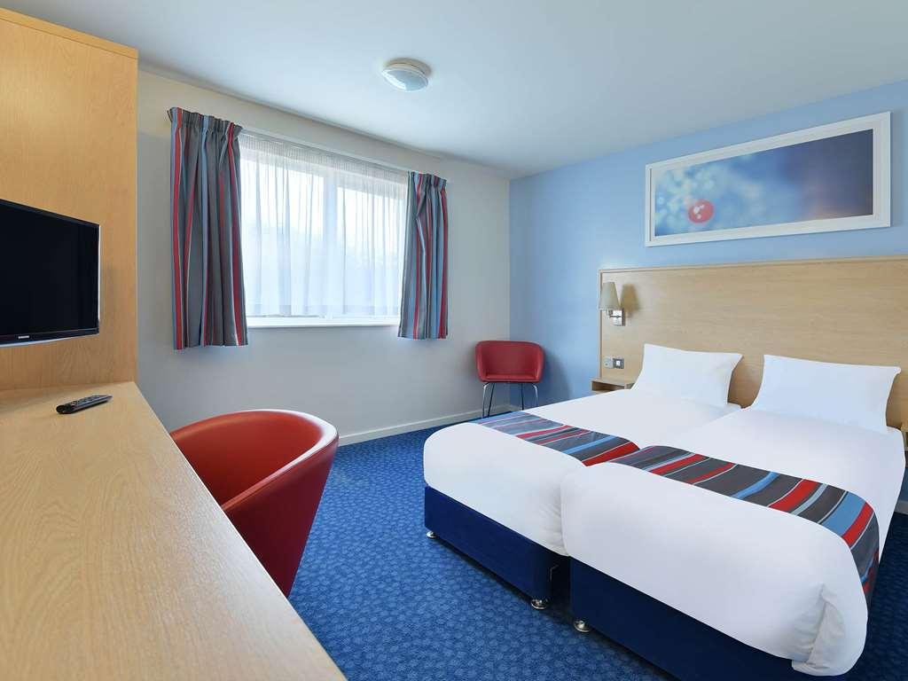 Travelodge Stratford Alcester Room photo