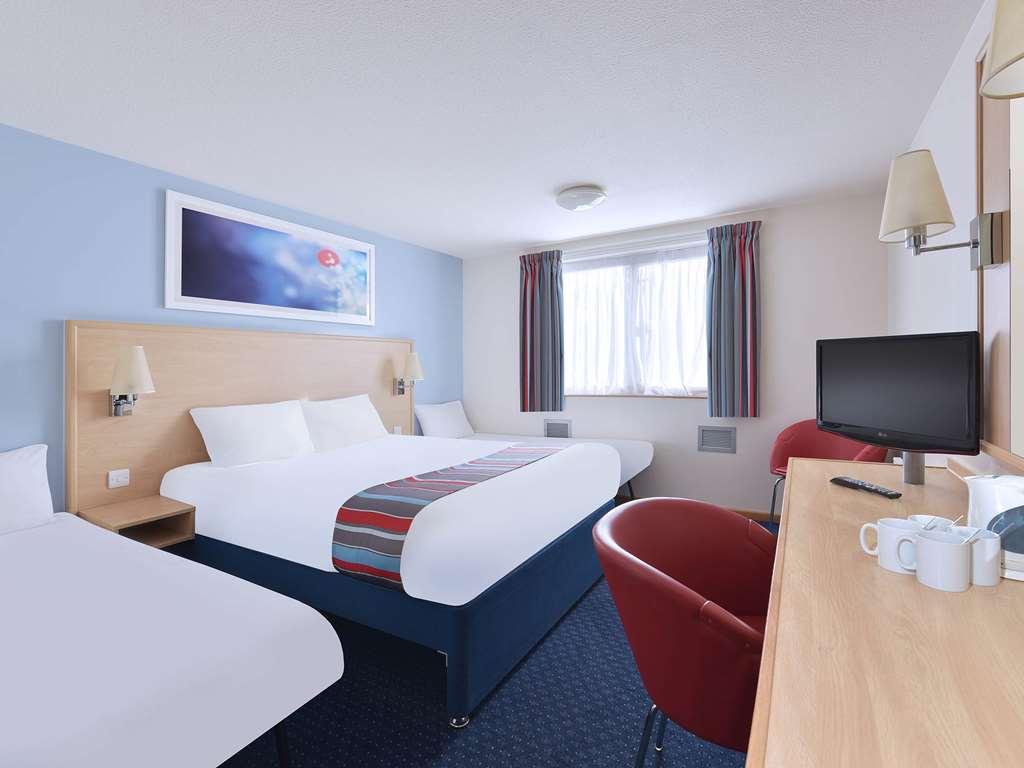 Travelodge Stratford Alcester Room photo